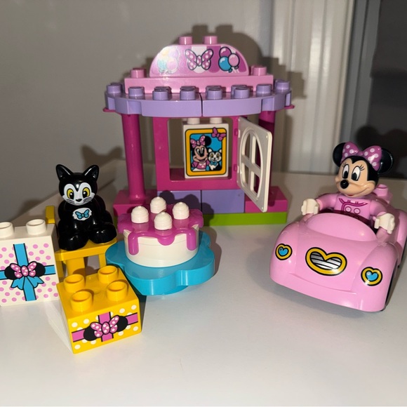 EUC LEGO DUPLO Minnie’s Birthday Party - Picture 1 of 3